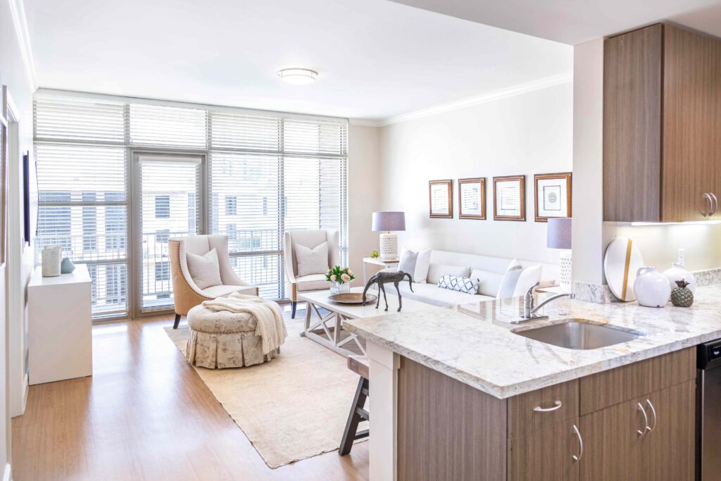 IL Apartment - Living Room